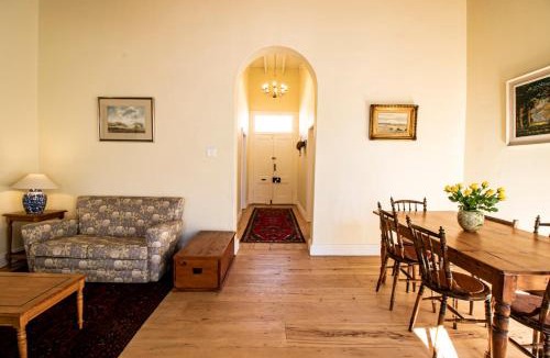 Graaff-Reinet Apartment | Charming Historical Cottage