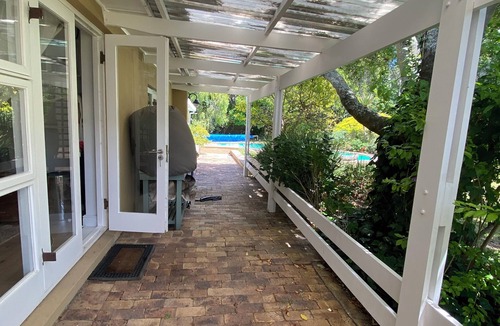 Constantia House | Charming house in Constantia with pool and garden