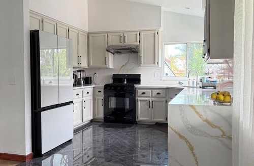 Southwestern Sacramento House | Charming house in tranquil Sacramento perfect for your getaway