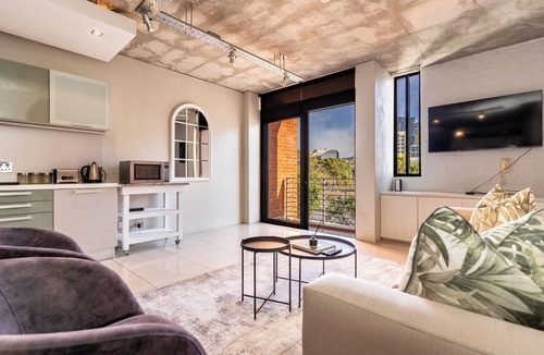 Flora Park Apartment | Charming Industrial-Chic Apartment with Views