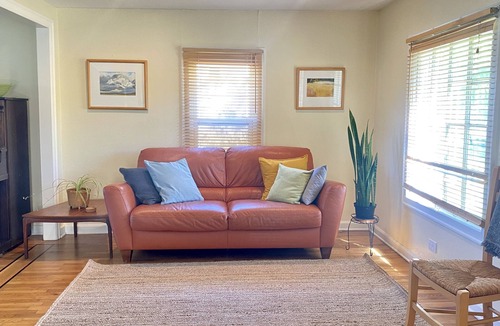 Southeast Eugene House | Charming, light-filled SE Eugene 2-story house