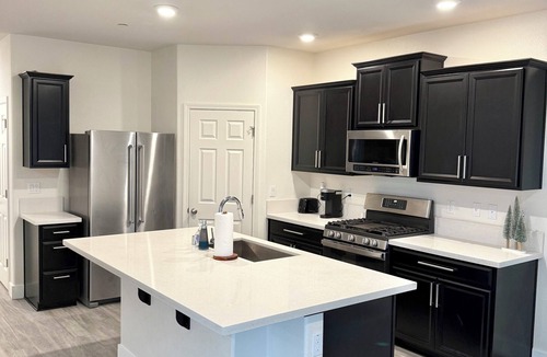 Pleasant Grove House | Charming, new 4-bedroom house in Roseville with WiFi and AC