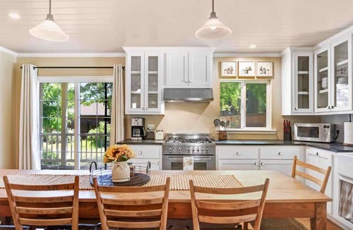 Sonoma House | Charming Newcomb Cottage Downtown Sonoma