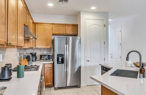 Berryessa House | Charming Private bedroom with Private Bath near Tech Hub & Hospitals in San Jose