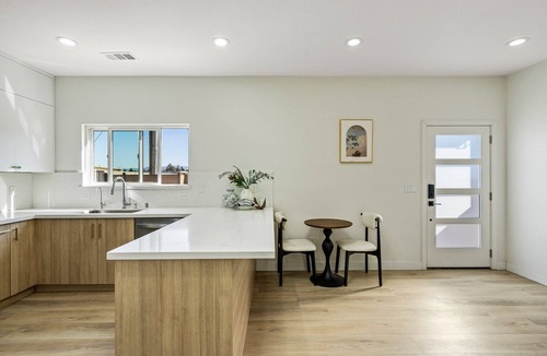 Sunnyvale House | Charming, Private, Fully-Furnished 2B2B Guest House