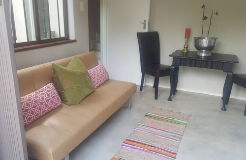 Hout Bay House | Charming, quaint garden-flatlet