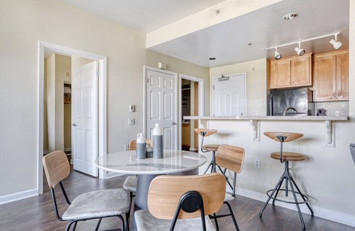 San Bruno Apartment | Charming San Bruno 2BR w/ Pool, W/D, Gym, walk to YouTube, by Blueground
