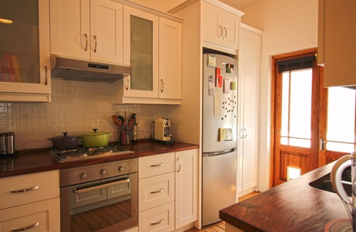 Sea Point Apartment | Charming Sea Point Apartment with Cozy Balcony