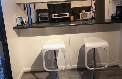 St. Helena House | Charming St Helena- Walk to Town