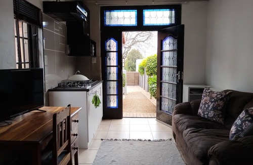 Greater Johannesburg Metropolitan Area Apartment | Charming Studio Oasis in Kensington, Johannesburg
