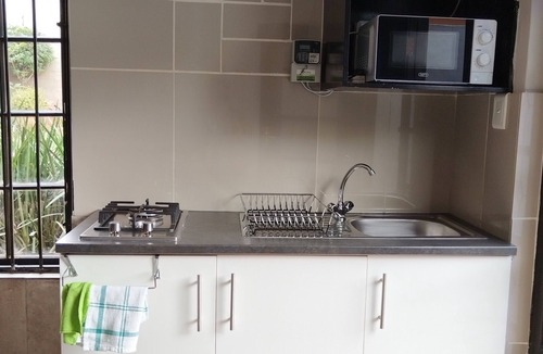 Greater Johannesburg Metropolitan Area Apartment | Charming Studio Oasis in Kensington, Johannesburg