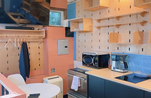 Russian Hill Condo | Charming Studio Sleeps 2 On the Park on Top of Hill, SweepingViews of the City