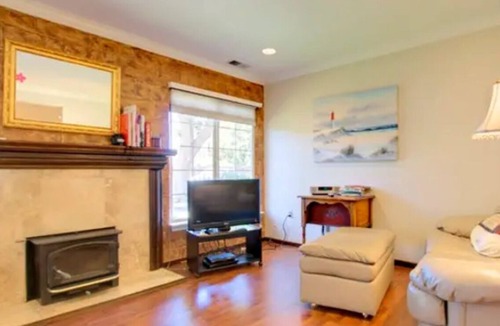 San Carlos House | Charming, sunny, quiet 3-bed bungalow in San Carlos, strong WiFi, hot tub, BBQ.