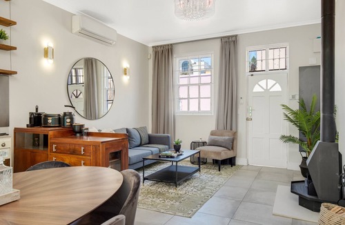 Bo'Kaap Apartment | Charming Townhouse In Vibrant Bo-kaap