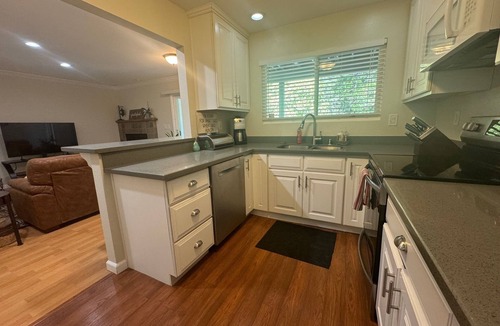 Pleasant Hill House | Charming Updated 2-bedroom townhome with Garage, AC, WiFi in Pleasant Hill