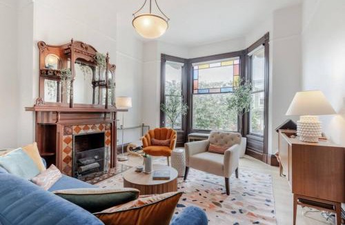 Lower Haight House | Charming Victorian Oasis with an Elegant and Spacious Haven