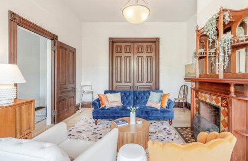 Lower Haight House | Charming Victorian Oasis with an Elegant and Spacious Haven