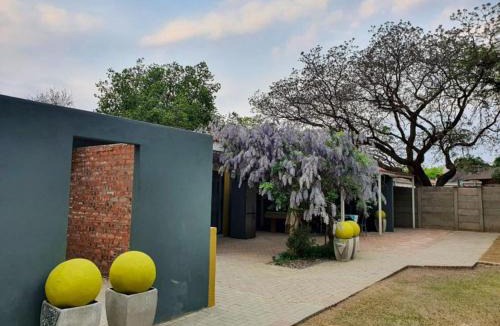 Universitas House | Che La Moir Guesthouse