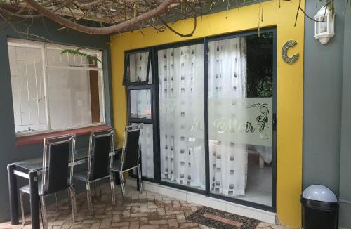 Universitas House | Che La Moir Guesthouse