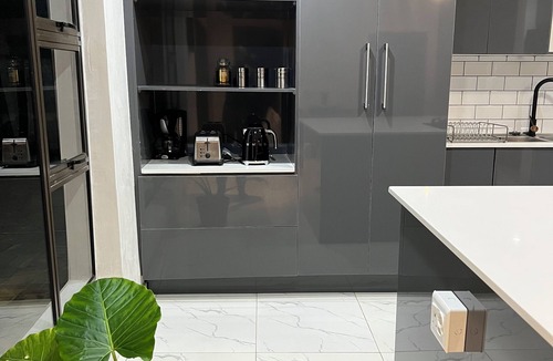 Douglasdale House | Cheerful 3 bedroom house with backup water & electricity