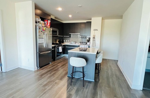 Downtown San Jose Apartment | Chic 1-bedroom apartment in fabulous San Jose with WiFi, fitness room Room