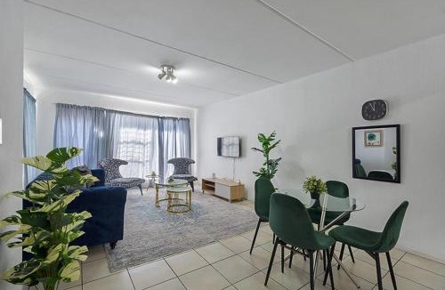 Weltevredenpark Apartment | Chic 2BR Apartment in Roodepoort