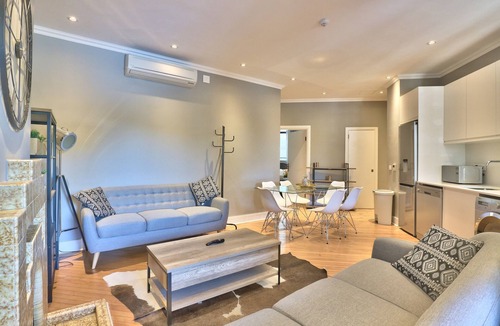 Green Point Apartment | Chic Apartment | Balcony | Fast WiFi | Pool Access