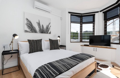 Green Point Apartment | Chic Apartment in Quiet Green Point | Pool Access