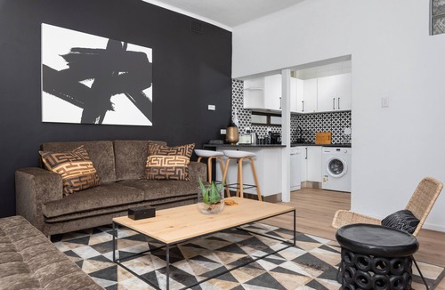 Green Point Apartment | Chic Apartment in Quiet Green Point | Pool Access