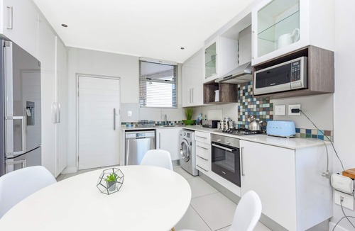 Greater Johannesburg Metropolitan Area Apartment | Chic City Escape at The Apex on Smuts