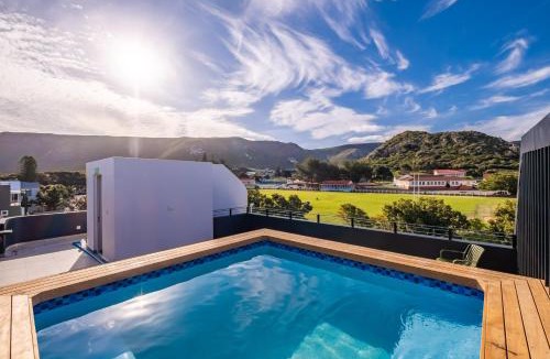 Hermanus City-Centre Apartment | Chic Coastal Hideaway
