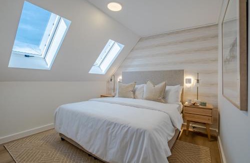 Hermanus City-Centre Apartment | Chic Coastal Hideaway