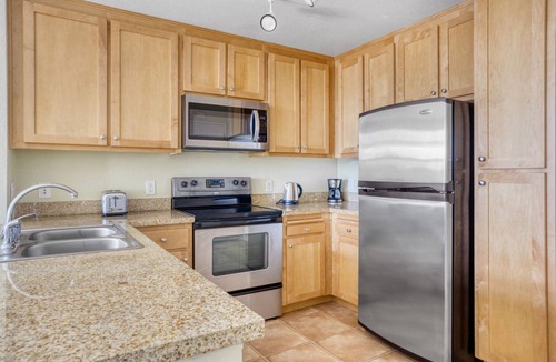 San Bruno Apartment | Chic San Bruno 2BR w/ Pool, W/D & Gym, easy highway access, by Blueground
