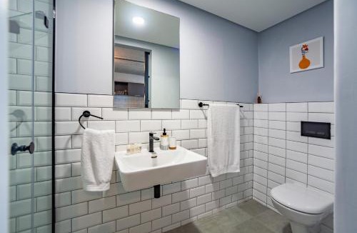 West Beach Apartment | Chic Warehouse Style 1 bedroom, Blouberg Beachfront, 14 Manhattan