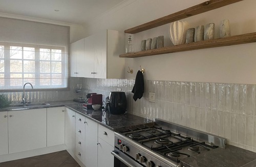 Ekurhuleni House | Cipresso guesthouse in Bashewa