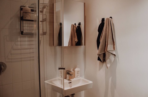 Three Anchor Bay Apartment | City Apartment, 2 mins away from the ocean