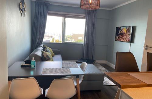 Three Anchor Bay Apartment | CJ’s OceanCityView Modern Secure 1 bed apartment