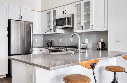 Central San Mateo Apartment | Classic San Mateo 1BR w/ Gym, A/C & W/D, nr Caltrain, by Blueground