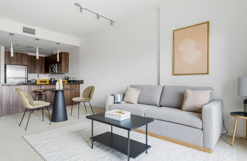 The Villas Apartment | Classic Santana Row 1BR w/Gym & Pool, 10 mins to Google, by Blueground