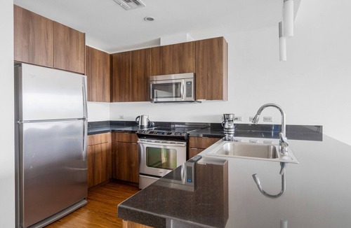 The Villas Apartment | Classic Santana Row 1BR w/Gym & Pool, 10 mins to Google, by Blueground