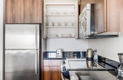 The Villas Apartment | Classic Santana Row 1BR w/Gym & Pool, 10 mins to Google, by Blueground