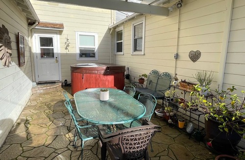 San Carlos Apartment | Clean and comfortable suite in mid SF peninsula! Private and well located.