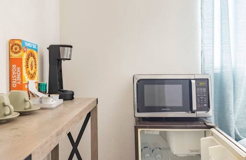 Livingston Apartment | Clean & Cozy Private Studio – Perfect for Couples & Business Travelers