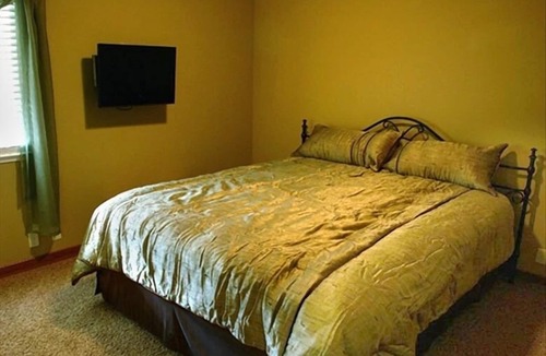 Wilbur Springs House | Clear Lake Vacation Home on the Water-Close to Wine-Tasting!