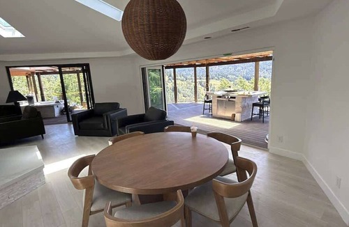 Garberville House | Cliff House- Avenue of the Giants- 6BD/4BA, Fire Pit, 2000 SF Deck with Views!