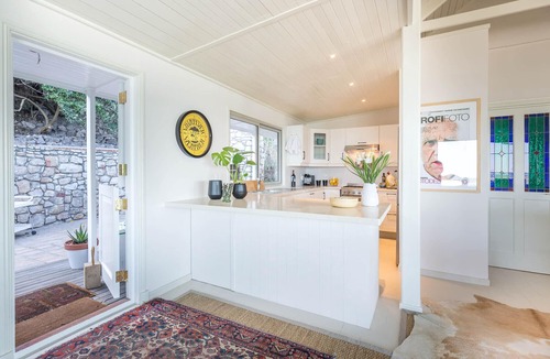 Cape Peninsula House | Cliffhanger Misty Cliffs: 3 bedrooms, 2.5 bath Beachfront Luxury Beach Bungalo