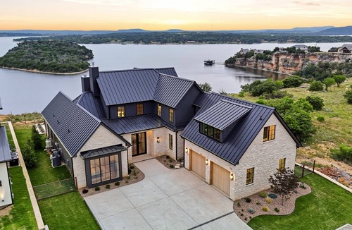 Graford House | Cliffside at the Gate: Lakefront, pool and Basketball/Pickleball Court