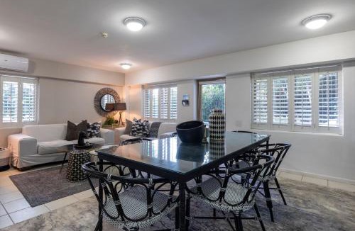Clifton House | Clifton YOLO Spaces - Clifton Mansion Villa