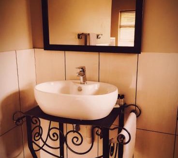 Lochvaal House | Clivia Lodge