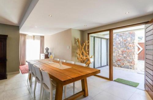 Onrus House | Close to the sea and sea path